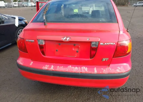 2001 Hyundai Elantra Gt z USA, uszkodzony, nr VIN KMHDN55D81U027965